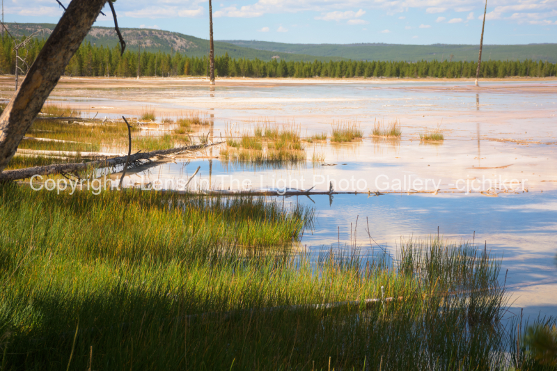 Shoreline-Grand-Prismatic-Spring-At-Yellowstone-National-Park