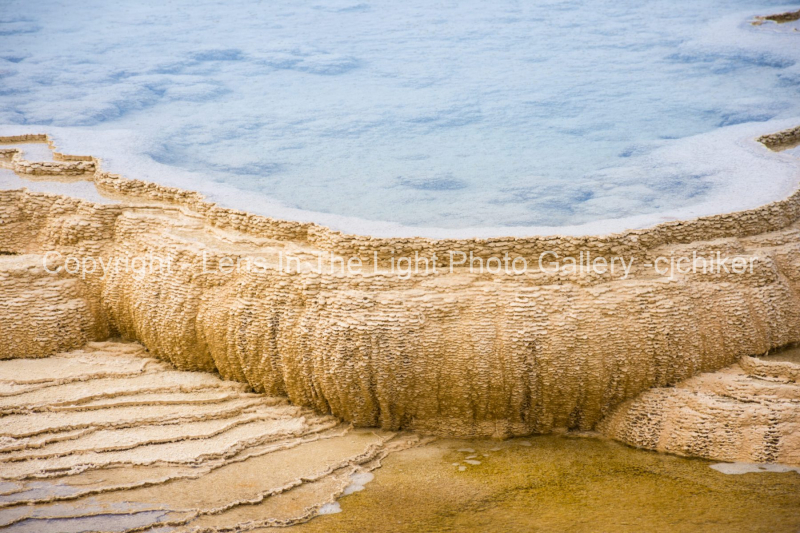 Travertine-Pool-At-Mammoth-Hot-Springs-In-Yellowstone